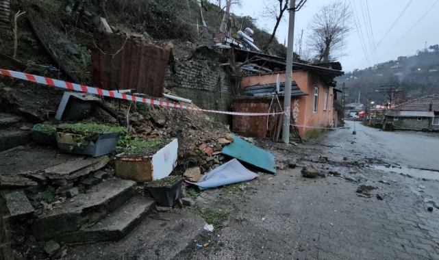 Zonguldak'ta heyelan sonrası 3 ev tahliye edildi