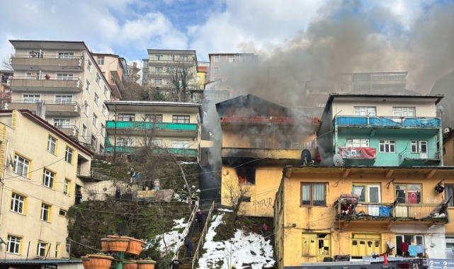 Zonguldak'ta iki katlı binada yangın!