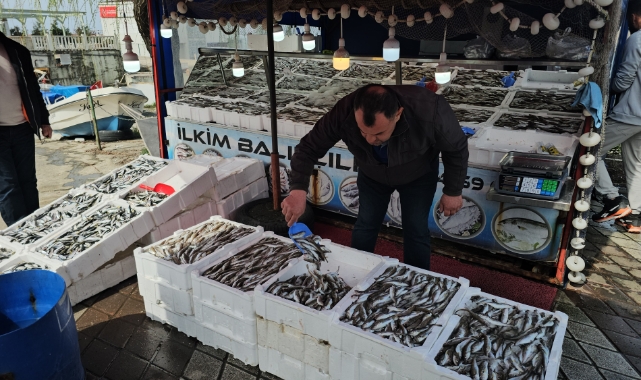 10 ton balıkla döndü kilosunu 50 liradan satışa çıkardı