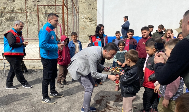 Adana'da çocuklara bayram sürprizi