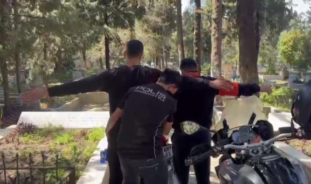 Adana'da mezarlıklar ve parklarda uyuşturucu içen 59 şüpheli yakalandı
