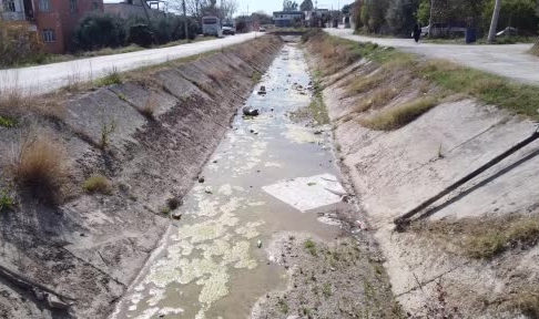 Adana'da sulama kanalları çöplüğe döndü
