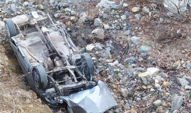 Adıyaman'da feci kaza! Otomobil dere yatağına yuvarlandı