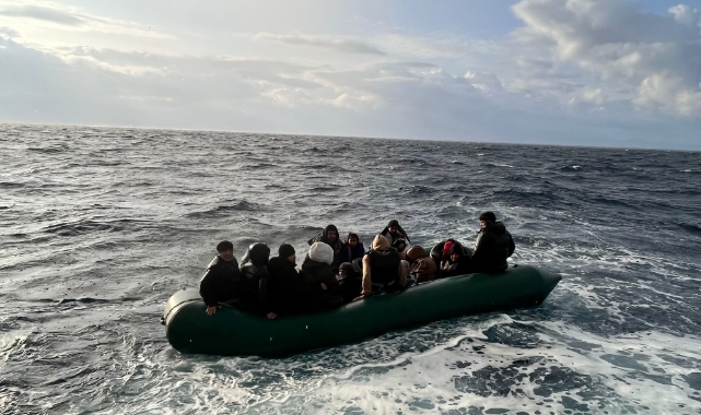 Akdeniz'de göçmenleri taşıyan bot battı: 6 kişi öldü, 40 kişi kayıp