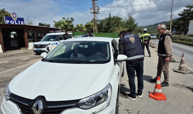 Akın akın geldiler: Bodrum’da bayram trafiği denetimleri artırıldı