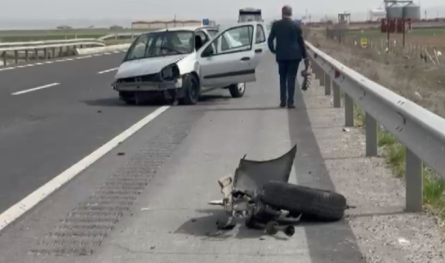 Aksaray’da çarpışan otomobillerden birinin tekeri koptu: 3 yaralı
