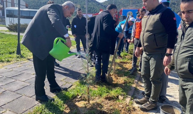 Alaşehir'de 400 fidan toprakla buluştu