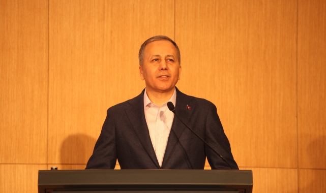 Ali Yerlikaya Konya'da partililer ile bayramlaştı