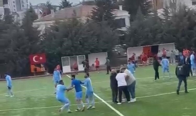 Amatör maçta ortalık bir anda karıştı!