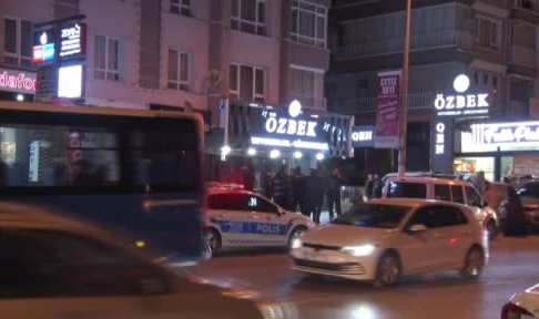 Ankara'da kuyumcunun önünde kavga: 3 yaralı
