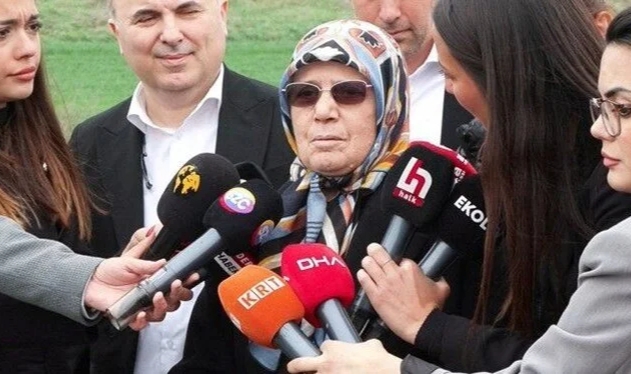 Annesinden Ekrem İmamoğlu’na ziyaret