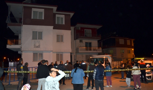 Antalya'da duvarında çatlaklar oluşan bina tahliye edildi