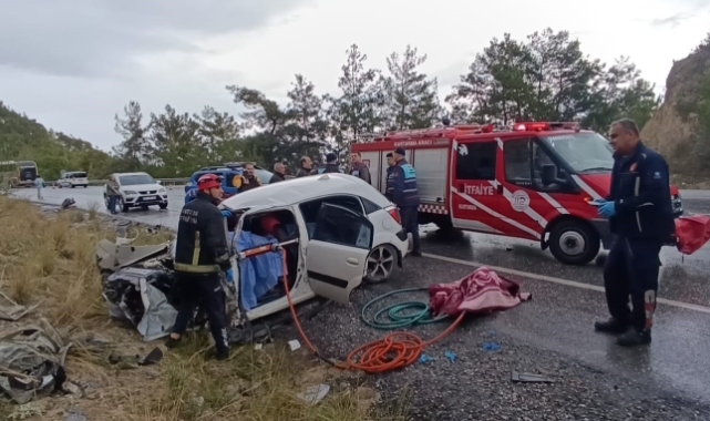 Antalya'da feci kaza! Yolcu otobüsü otomobille çarpıştı