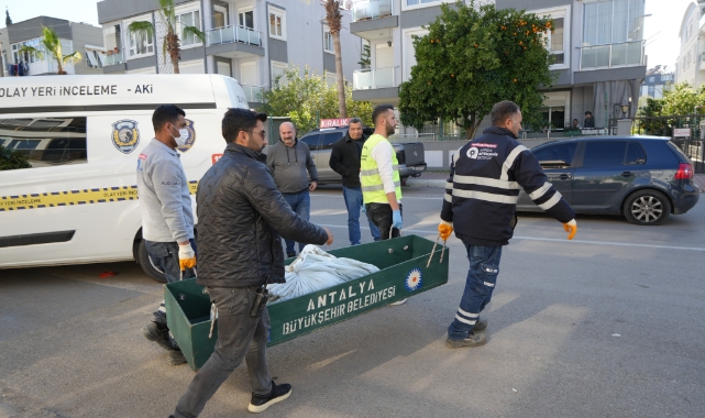 Antalya'da gardırobun içinde kendini yakan adam hayatını kaybetti