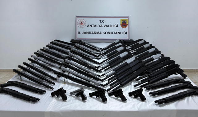 Antalya'da ruhsatsız silah operasyonu!