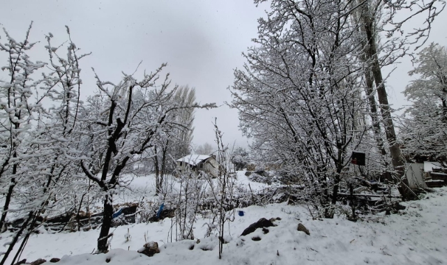 Antalya'nın Kaş ilçesinde kar yağışı etkili oluyor