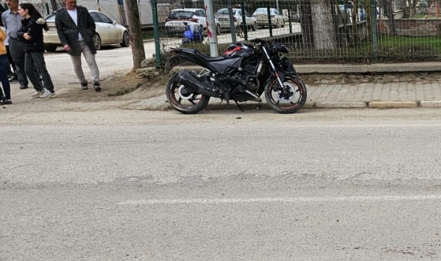 ATV ile otomobil çarpıştı: 1'i ağır 2 yaralı