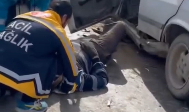 Aydın’da iki araç kafa kafaya çarpıştı 3 yaralı