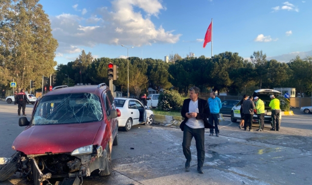 Aydın'da  ticari araç ile otomobil çarpıştı! 7 yaralı
