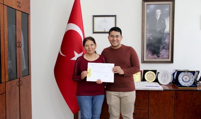 Aynı hastanede görev yaptığı doktor oğlundan "Teşekkür Belgesi" aldı