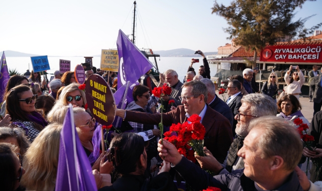 Ayvalık’ta 8 Mart Kadınlar Günü coşkuyla kutlandı
