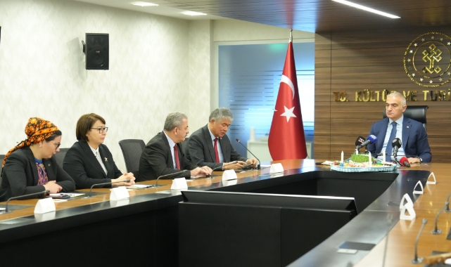 Bakan Ersoy TÜRKSOY Genel Sekreteri Sultan Raev'i ağırladı