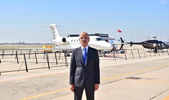 Bakan Uraloğlu: Hava yolunda yolcular talep ve şikayetlerini çevrim içi iletebilecek