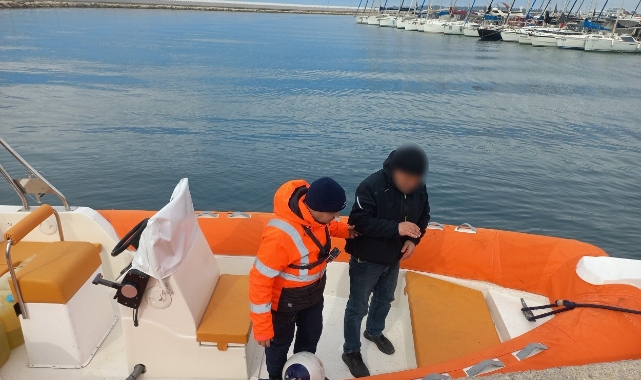 Balıkesir'de denizin ortasında rahatsızlanan kişi kurtarıldı