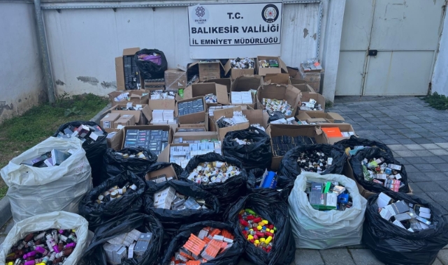 Balıkesir'de kaçak tütün ve cinsel uyarıcı madde satışı yapanlara operasyon!