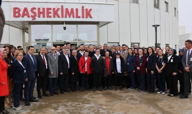 Başhekim Özcan'dan Bakan Memişoğlu'na anlamlı hediye