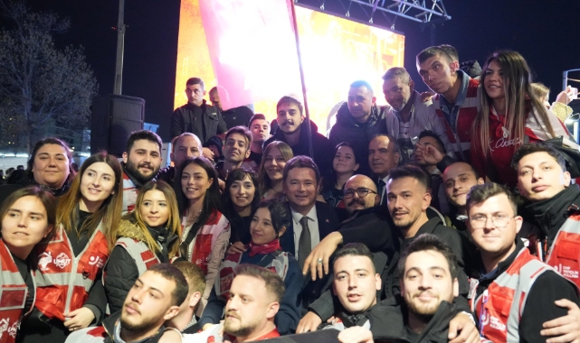 Başkan Aydın: "Adalet için, demokrasi için, halkın iradesine sahip çıkmak için meydanlardayız"