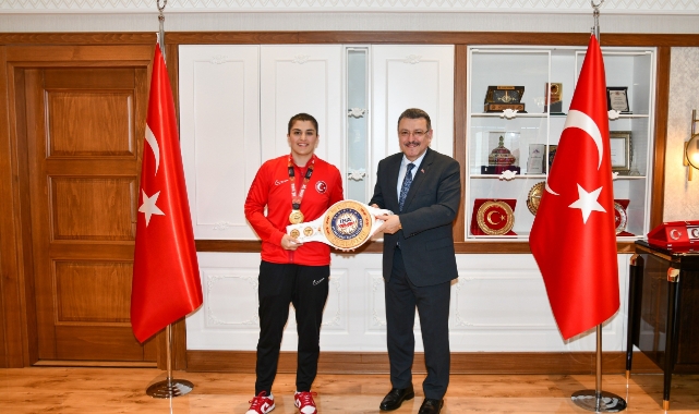 Başkan Genç Dünya Şampiyonu Busenaz Sürmeneli'yi ağırladı