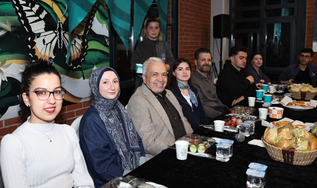Başkan Şadi Özdemir öğrencilerle sahurda buluştu