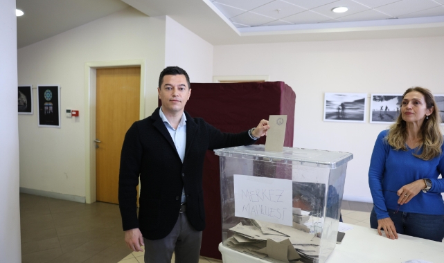 Başkan Ünlü ön seçim için oyunu kullandı