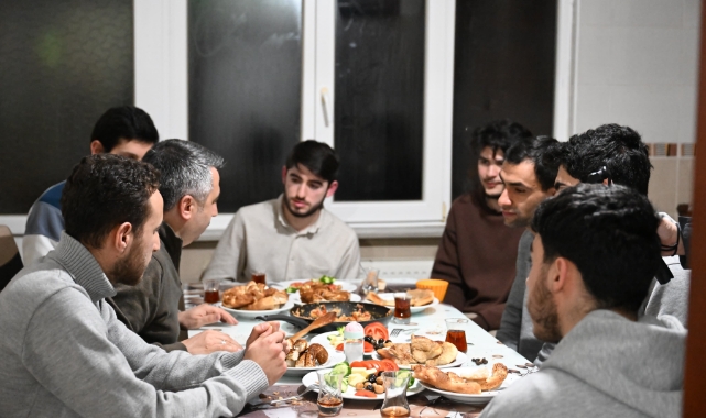 Başkan Yılmaz sahuru gençlerle yaptı