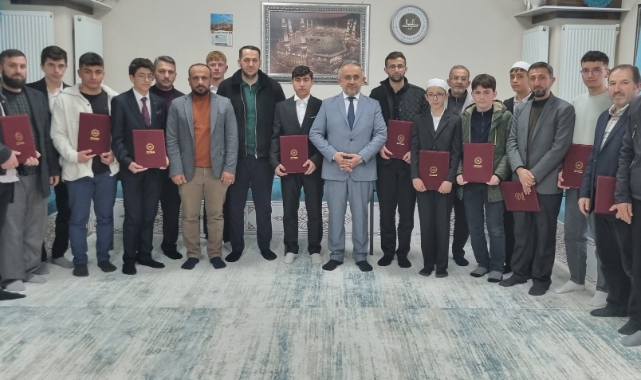 Bayburt'ta hafızlara belgeleri teslim edildi
