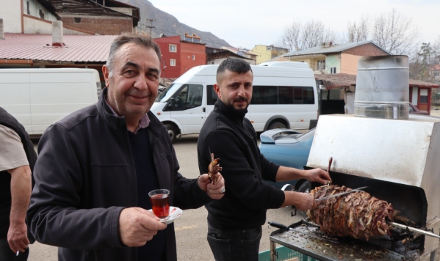 Bayramı cağ kebabı ile karşıladılar