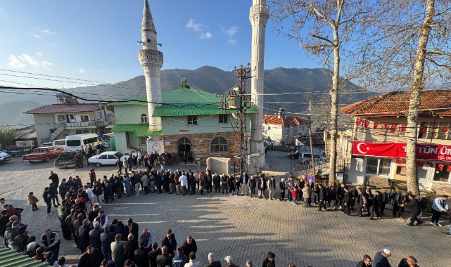 Bayramlaşmak için kuyruk oluşturdular