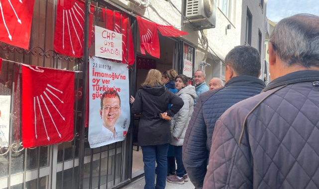 Beşevler Konak mahalle temsilciliğinde oy kuyruğu!