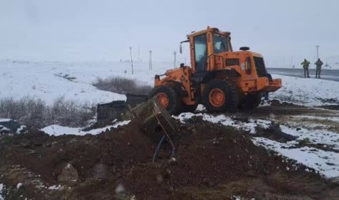 Bingöl’de işçileri taşıyan transit şarampole yuvarlandı!