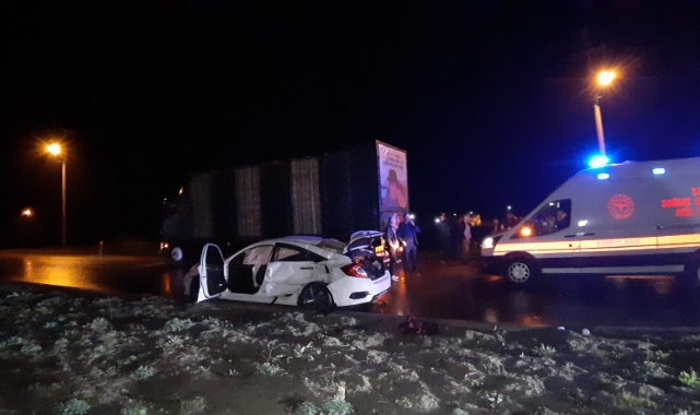 Bolu’da kavşakta otomobil ile kamyon çarpıştı: 3 yaralı