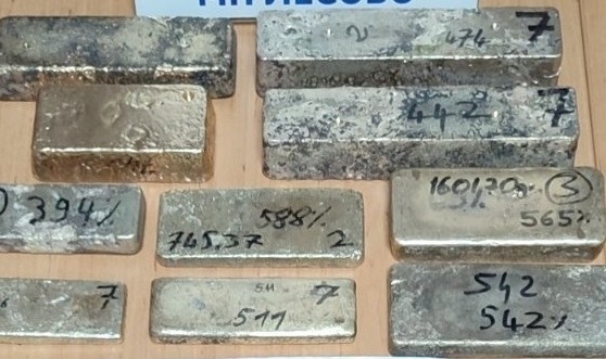 Bulgaristan gümrüğünde tır sürücüsü vücuduna sardığı 14 kilo altınla yakalandı