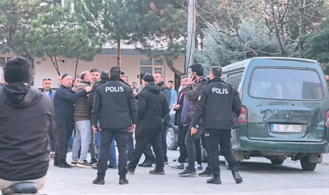 Bursa’da bıçaklı kavgada 3 kişi yaralandı!