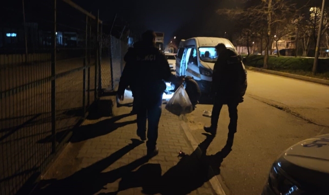 Bursa'da büfe hırsızları bekçiler tarafından yakalandı!