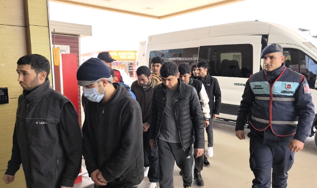 Bursa'da fabrikada çalıştırılan 13 kaçak göçmen yakalandı