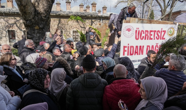 Bursa'da fidan almak için birbirleriyle yarıştılar