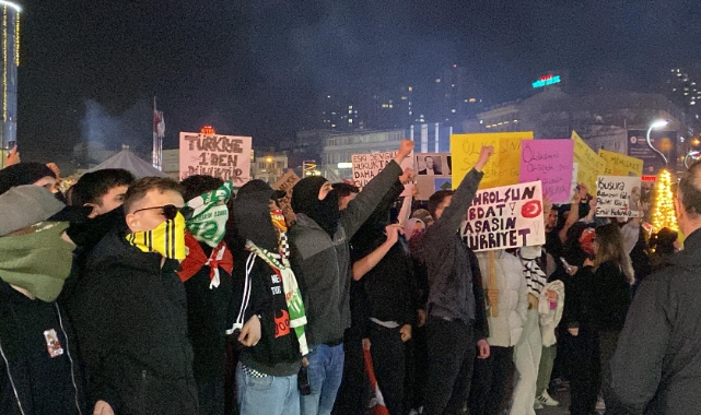 Bursa'da İmamoğlu protestoları sürüyor! Kent Meydanı'nda gergin anlar