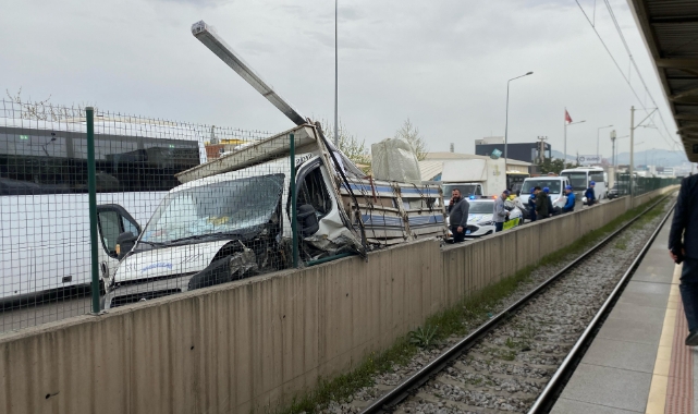Bursa'da kaza! Metro seferleri de etkillendi...