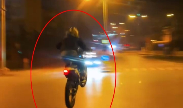 Bursa'da motosikletli sürücü trafiği tehlikeye attı!