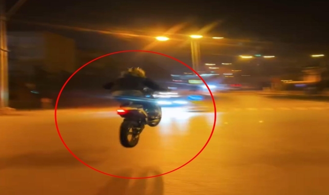 Bursa'da motosiklette akrobatik hareketler yapan sürücü cezasız kalmadı